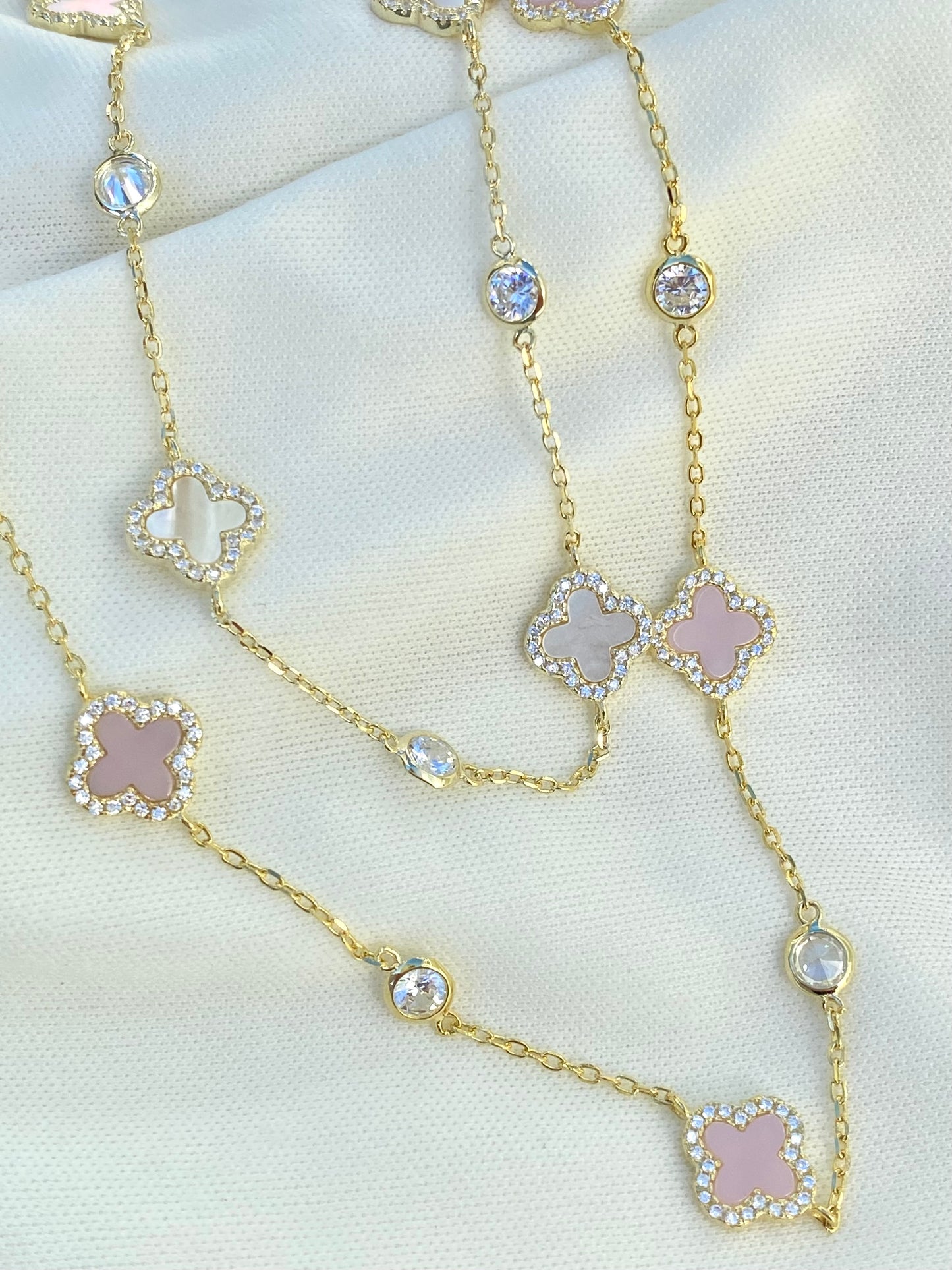 Dainty Clover Necklace